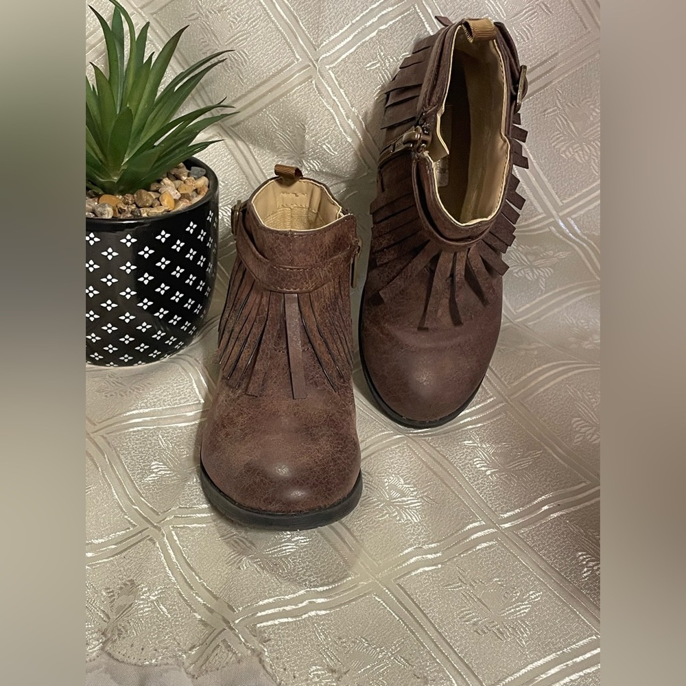 Crazy 8 fringed boots